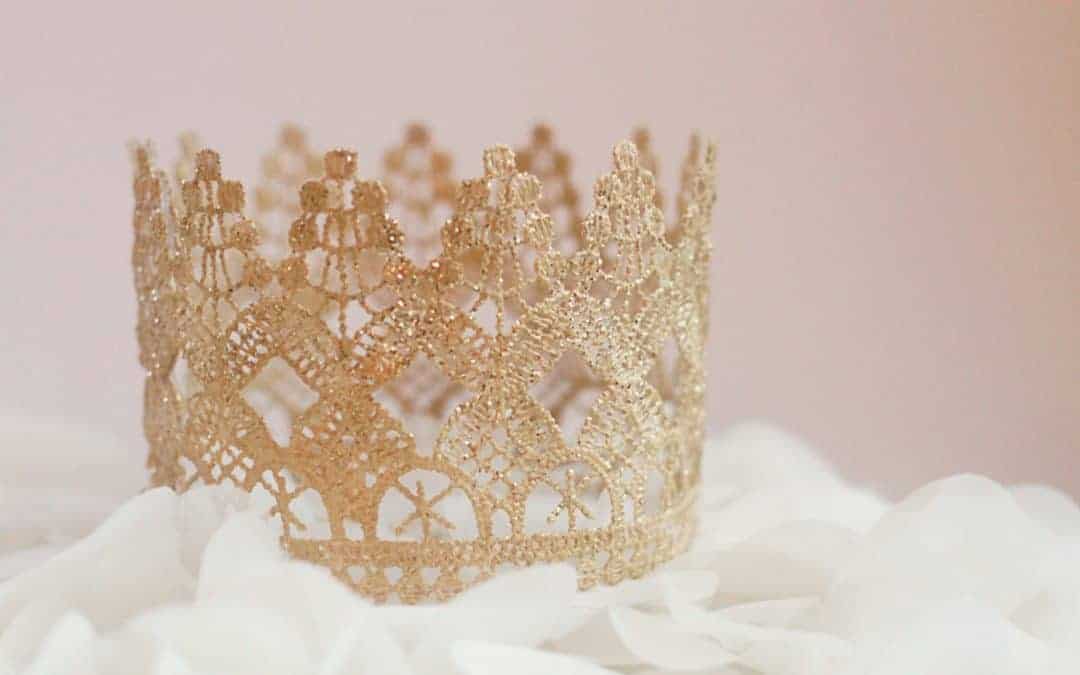 Crown Cake Toppers – Trend Alert — Get The Look
