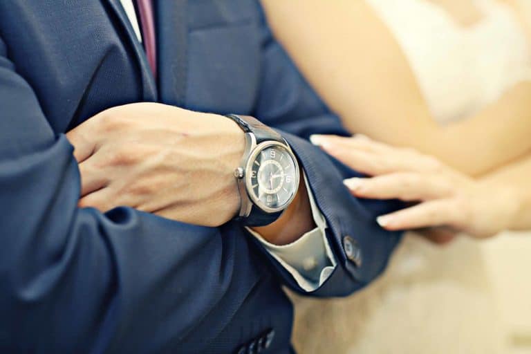 groom watch