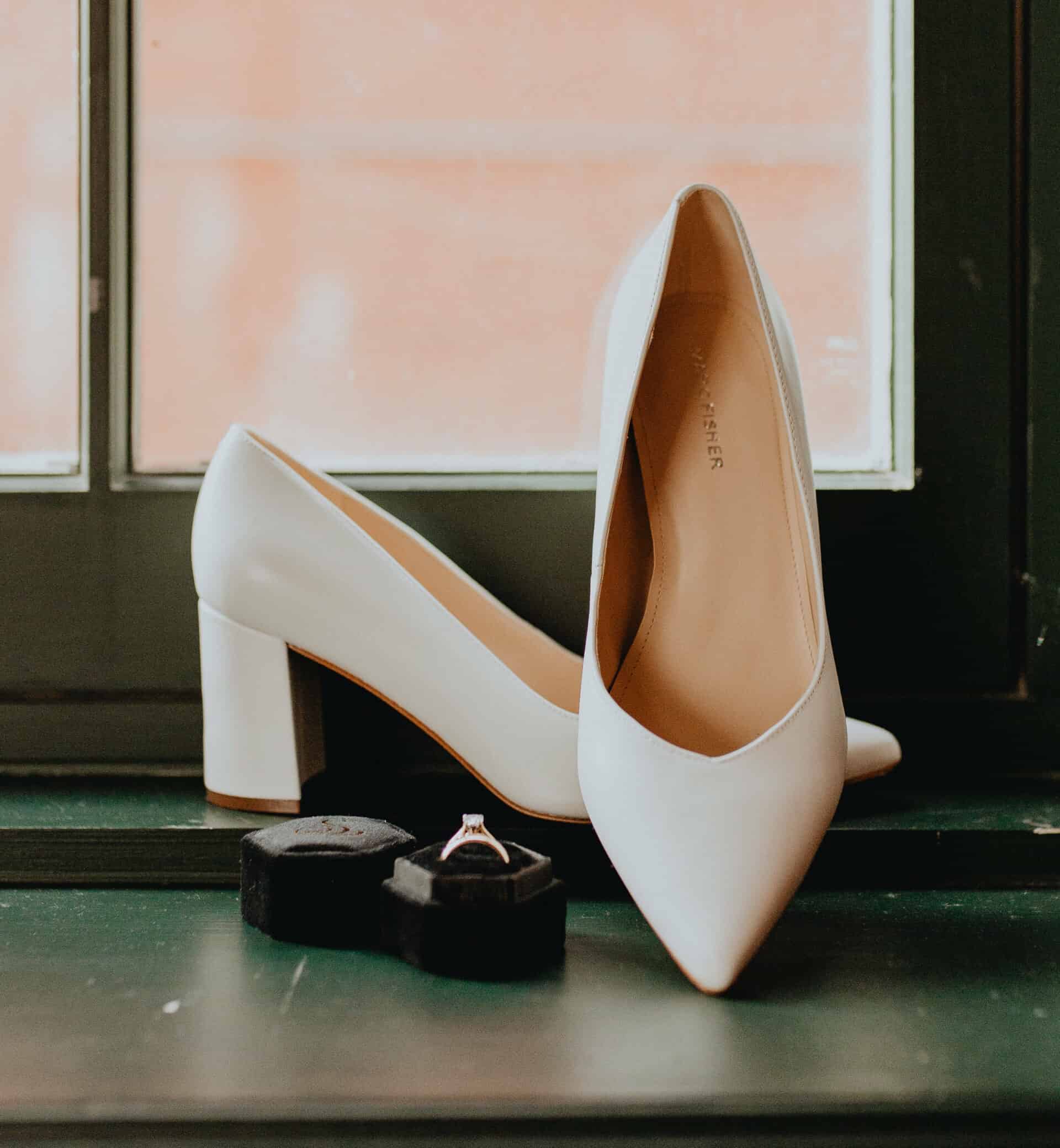 White stiletto shop court shoes