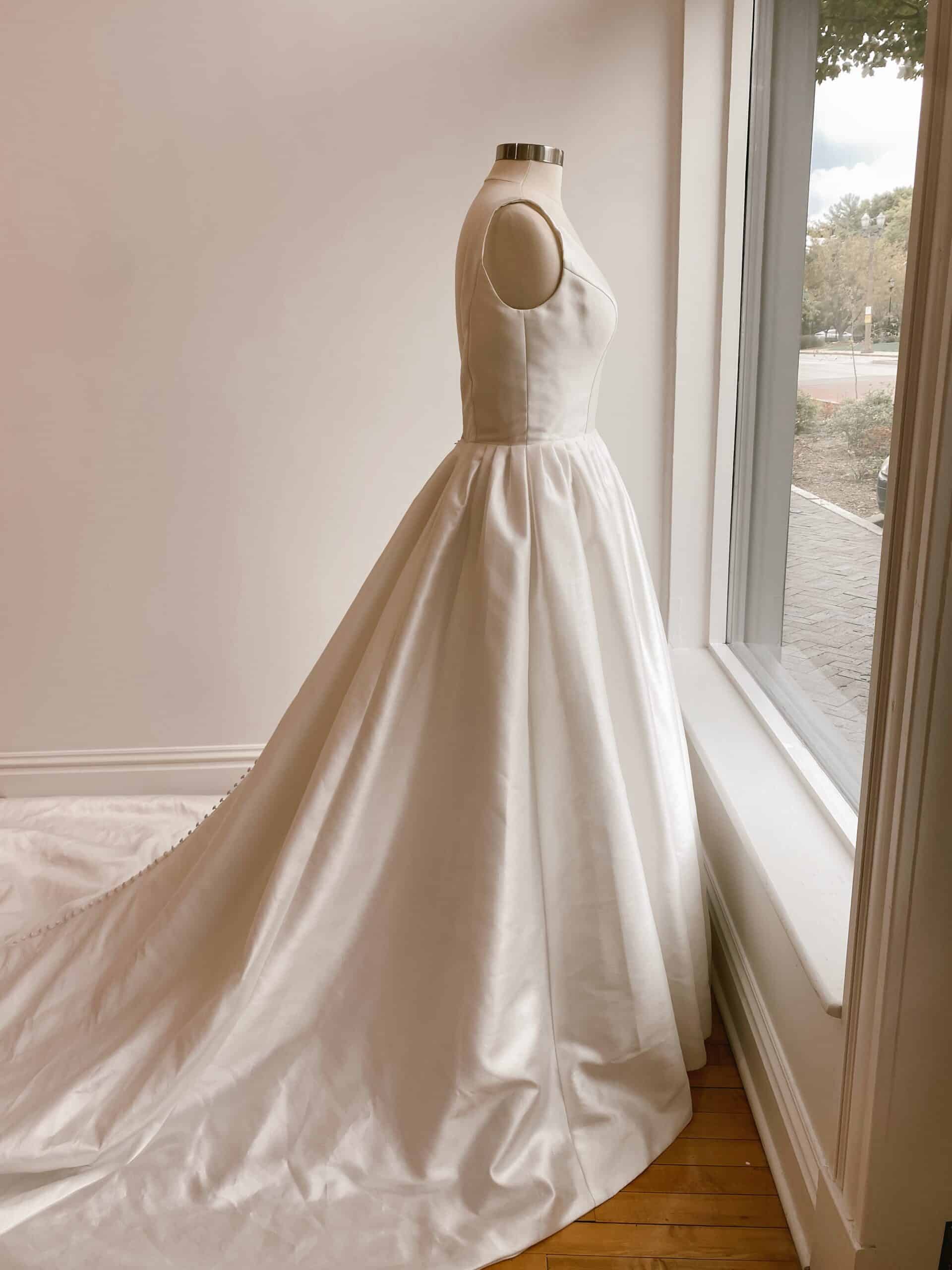 Street size outlet wedding dress