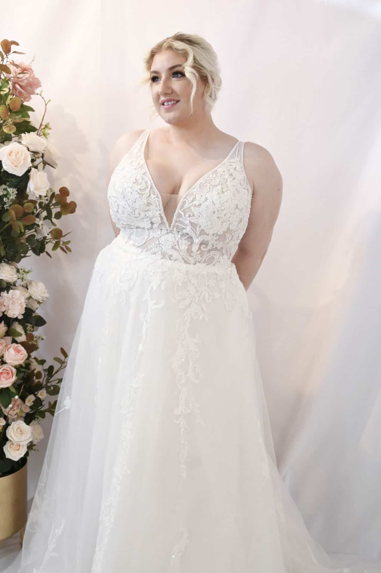 Savvy Bridal Curvy Detail Romantic Lace A-Line Skirt Wedding Dress - Henderson