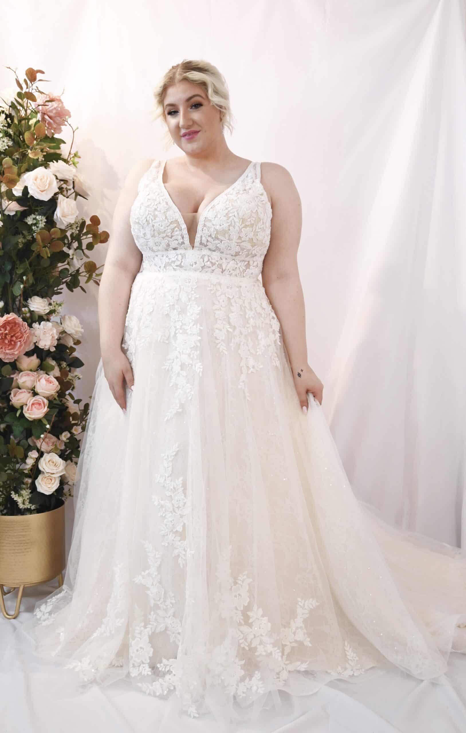 Savvy Bridal Curvy Detail Romantic Lace A-Line Skirt Wedding Dress - Annika