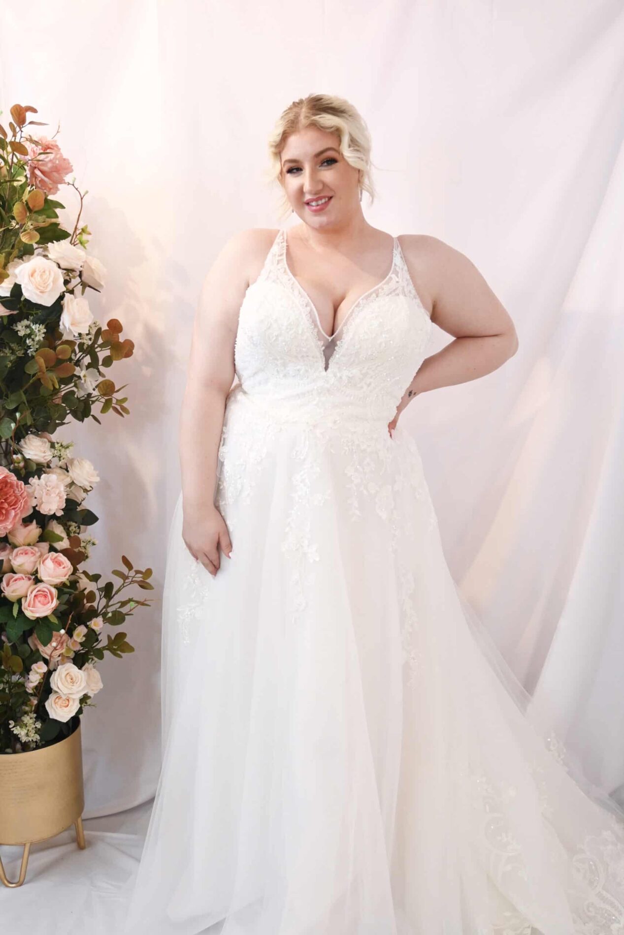 Savvy Bridal Curvy Detail Romantic Lace A-Line Skirt Wedding Dress - Memphis