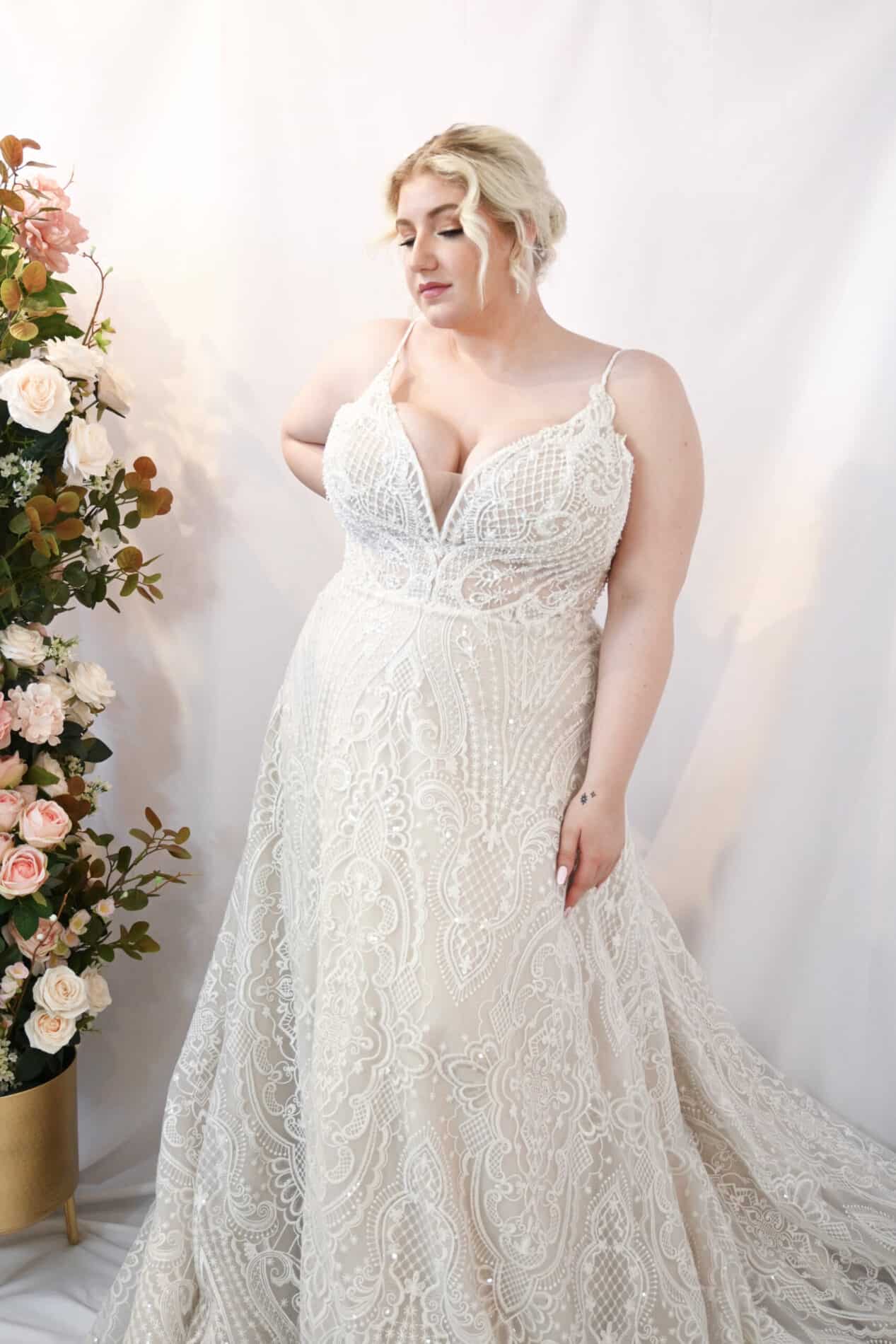 Savvy Bridal Curvy Detail Modern Lace A-Line Skirt Wedding Dress - Leo