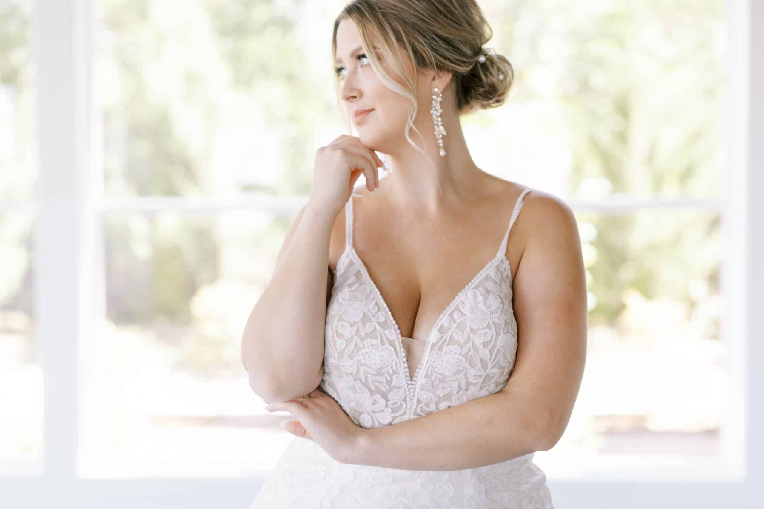 10 Ways to Stay Cool in Your Wedding Dress - Savvy Bridal