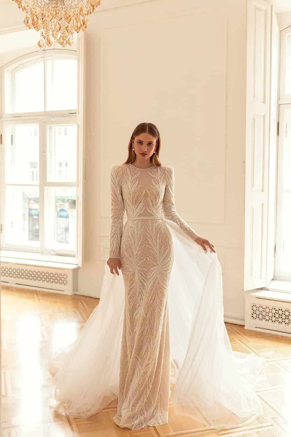 Savvy Bridal Eva Lendel Fitted Tokyo Wedding Dress. Modern glam bridal style