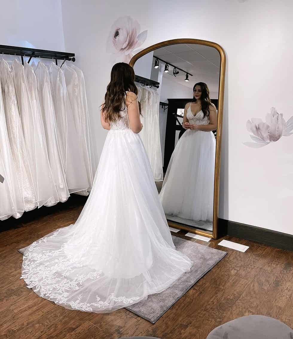 What Should I Wear to Try on Wedding Dresses? Savvy Bridal