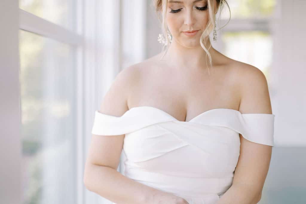 The average cost hot sale of a wedding dress