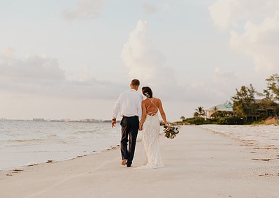 6 Tips for Choosing a Beach Wedding Dress