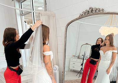 What To Expect at a Wedding Dress Fitting