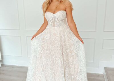 How to Find the Right Plus-Size Wedding Dress