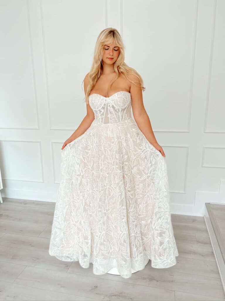 how to find the right plus-size wedding dress