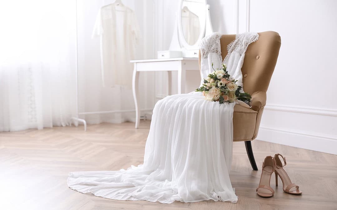 Pros & Cons of Preowned Wedding Dresses