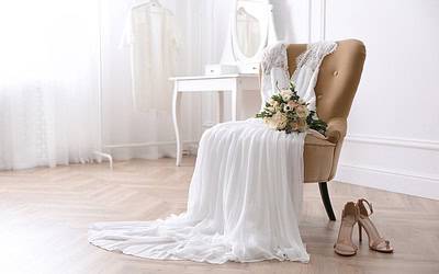 Pros & Cons of Preowned Wedding Dresses