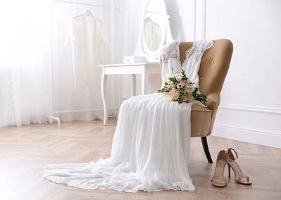 Pros & Cons of Preowned Wedding Dresses