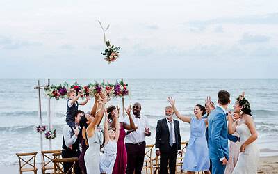 What Should Wedding Guests Wear to a Beach Wedding?