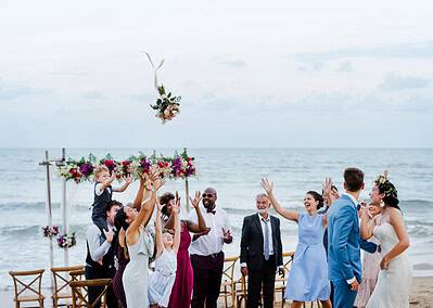 What Should Wedding Guests Wear to a Beach Wedding?