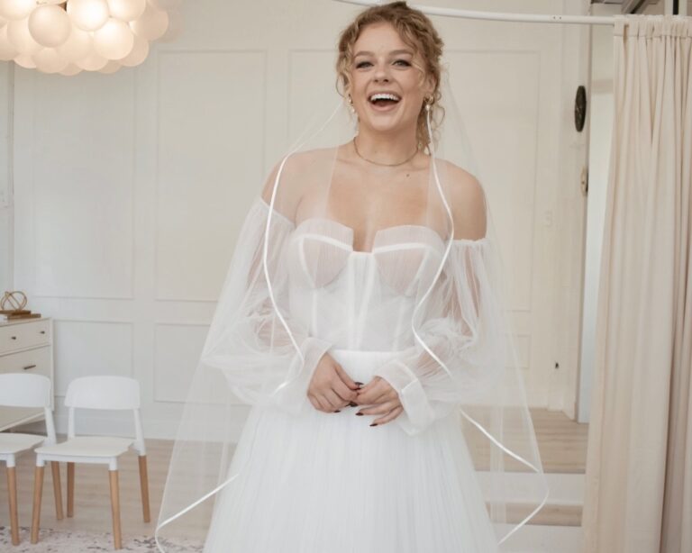 Long Sleeve Lace Bridal Gowns