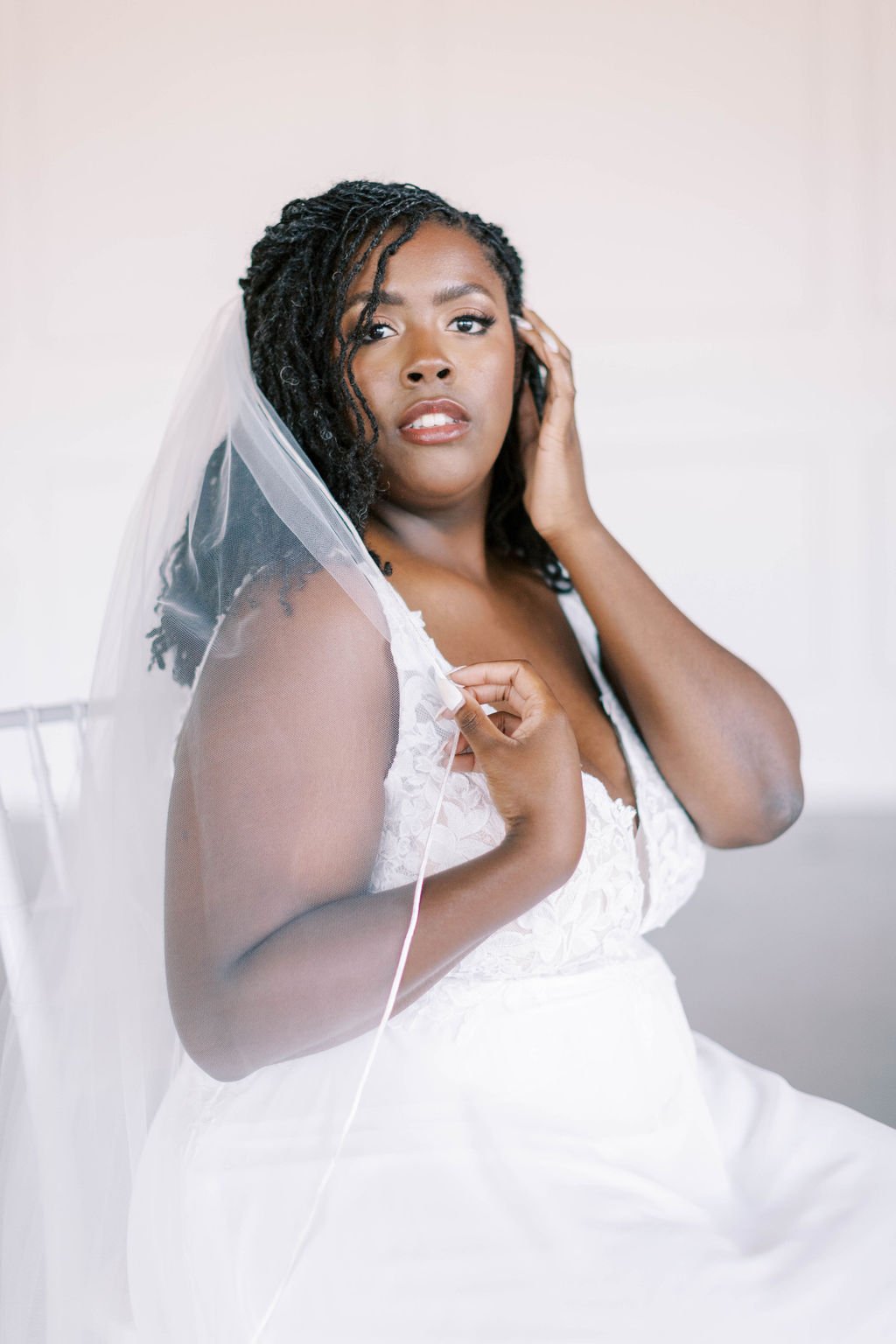 curvy bride with veil