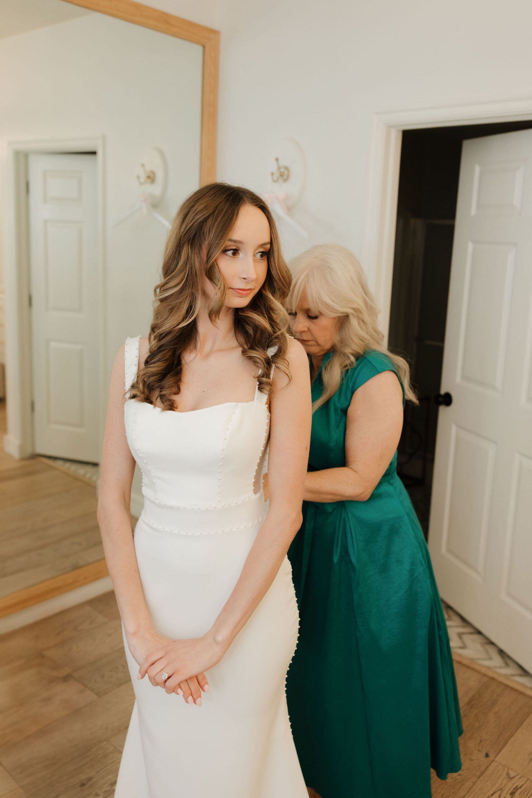 bride and her mom
