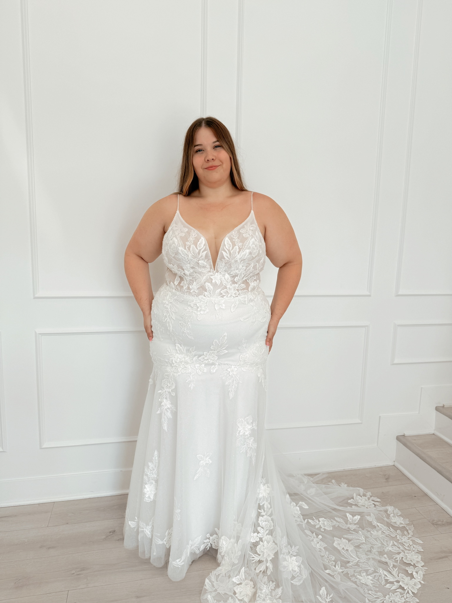 Everly-By-Anora-Bridal_Plunge-Neckline-Fit-Flare-Curvy