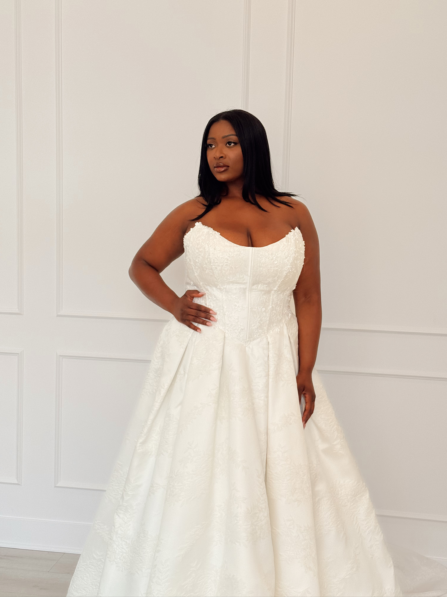 Nia-By-Anora-Bridal_Basque-Waist-Strapless-Curvy