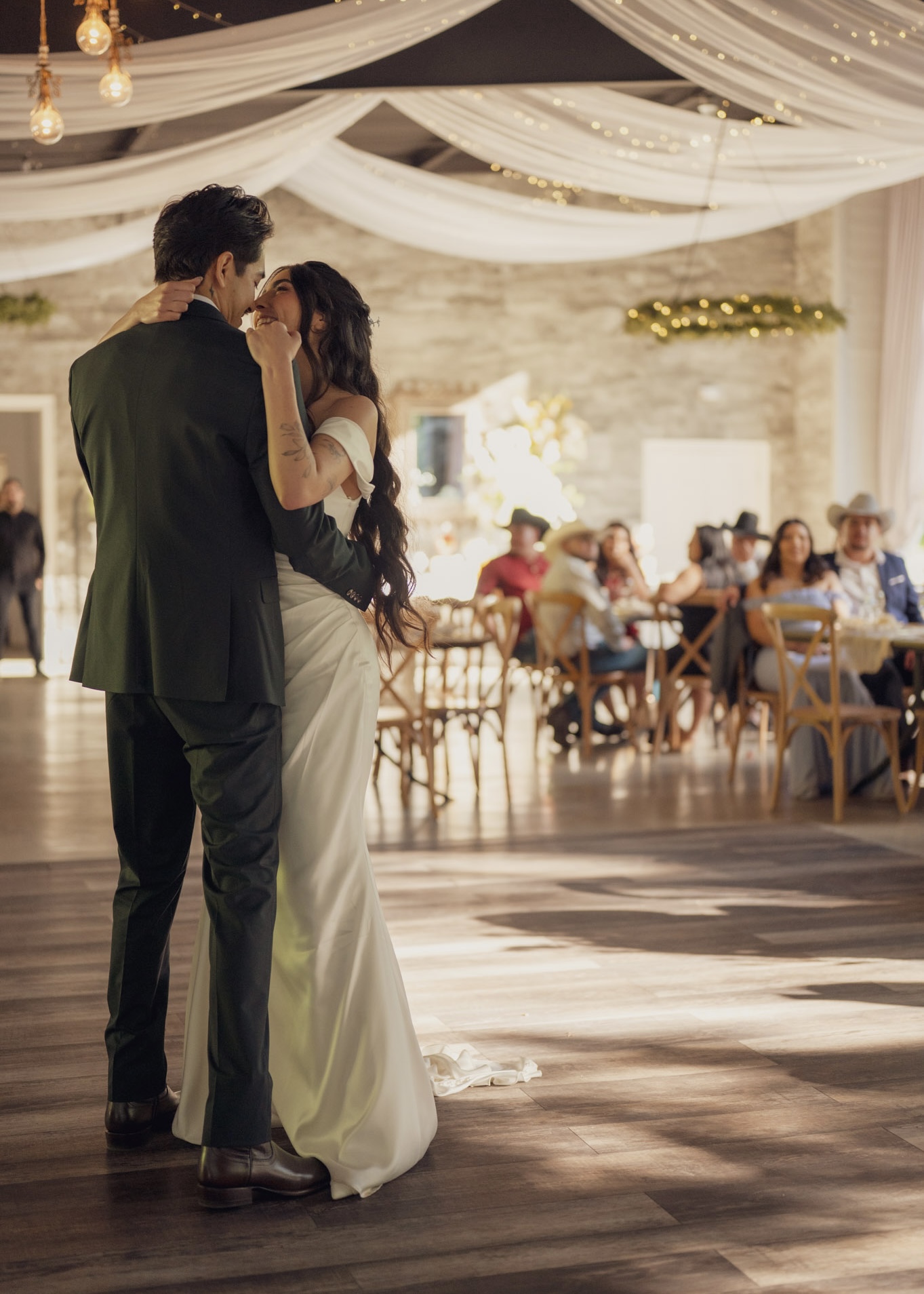 Savvy Bride Brenda and Saul First dance photo